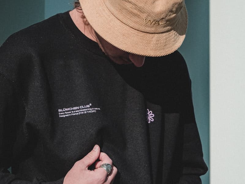 Posklep: Bluzy z kapturem unisex 12kg (25-30 sztuk)